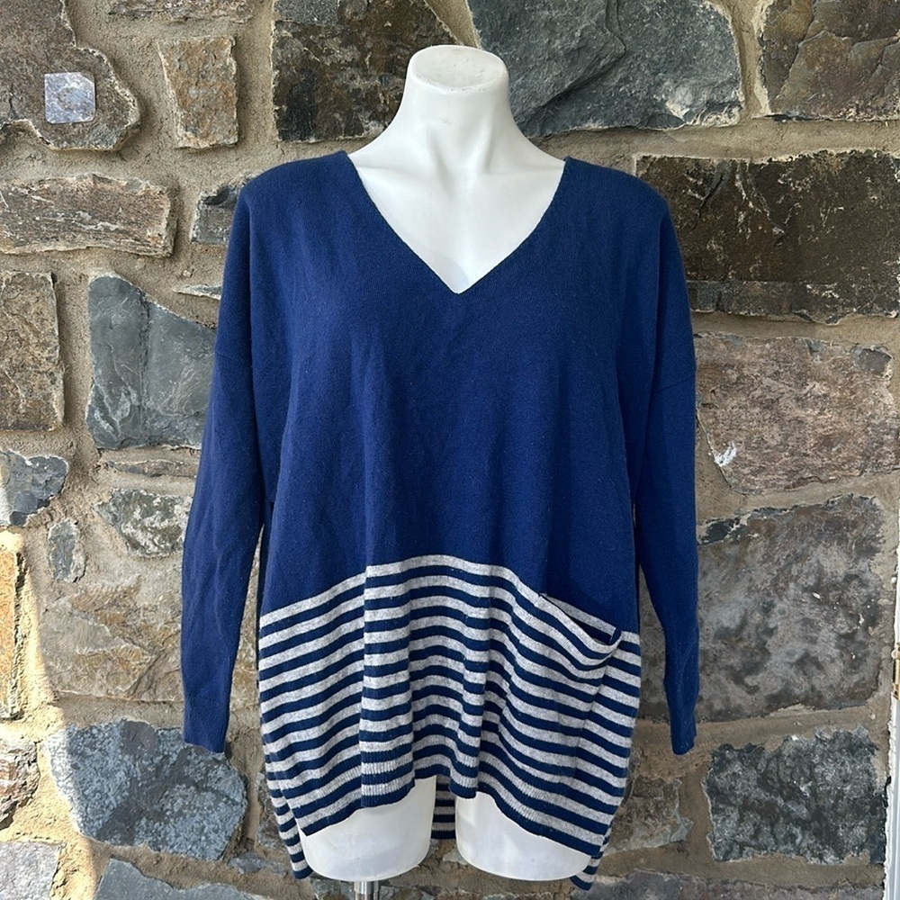 Vineyard Vines Oversized Striped V-Neck Poncho Sweater in Navy & Gray Size XS - Picture 6 of 12